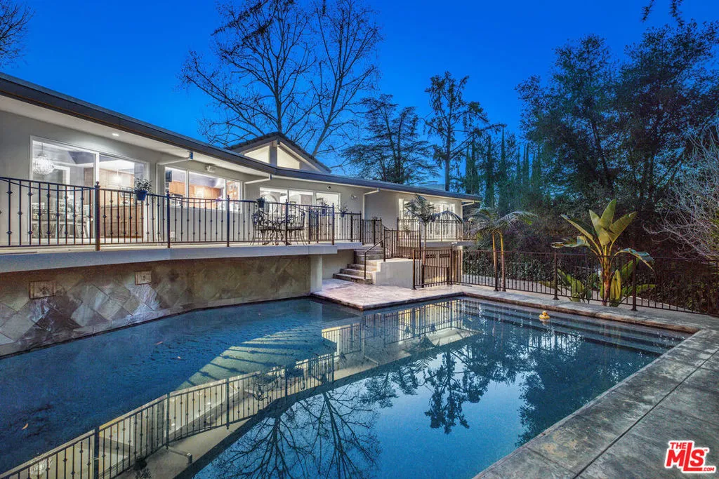 4968 Queen Florence Lane, Woodland Hills, California 91364 home-pic-28