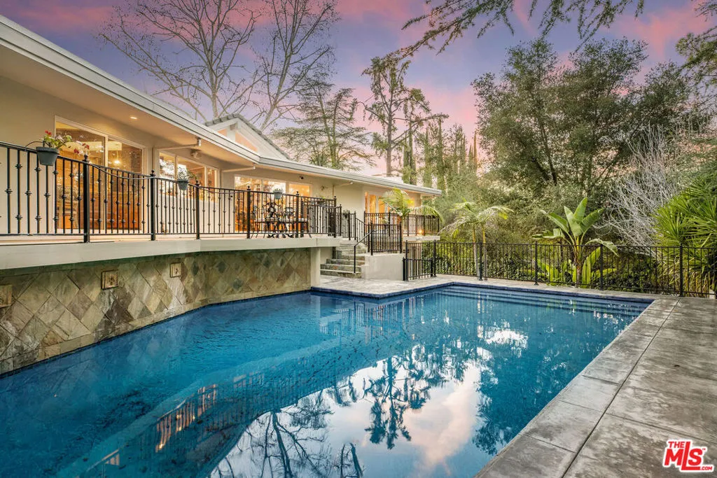 4968 Queen Florence Lane, Woodland Hills, California 91364 home-pic-25