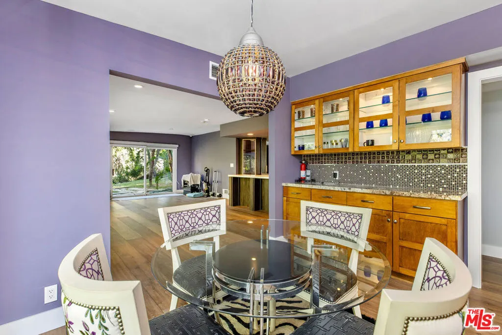 4968 Queen Florence Lane, Woodland Hills, California 91364 home-pic-18