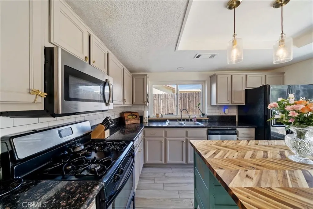 2544 Sunflower, San Bernardino, California 92407 home-pic-11