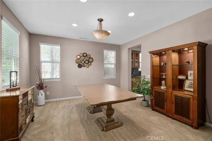 Formal dinning room