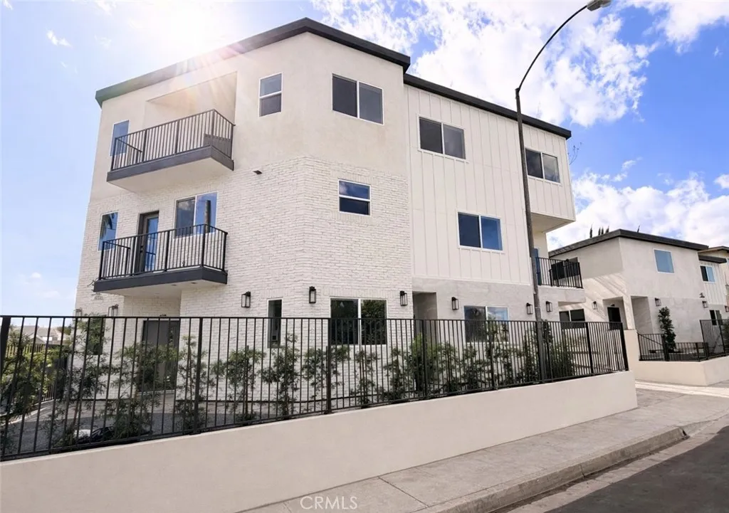 415 N La Fayette Park, Los Angeles, California 90026 home-pic-1