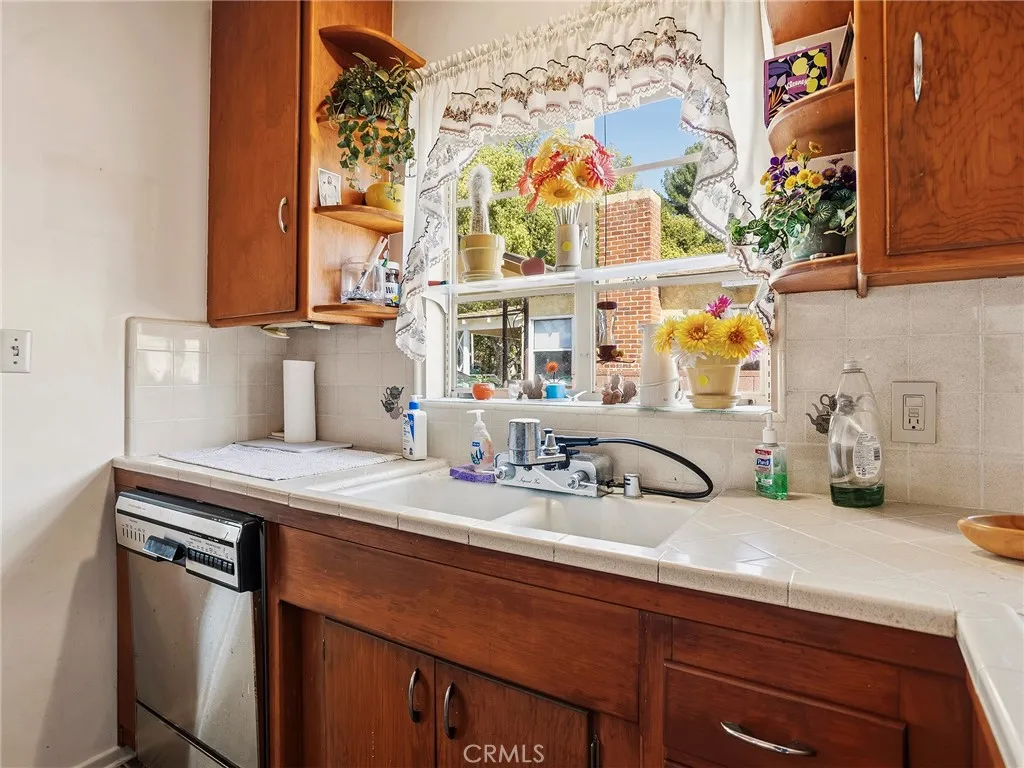 236 W Providencia Avenue, Burbank, California 91502 home-pic-8