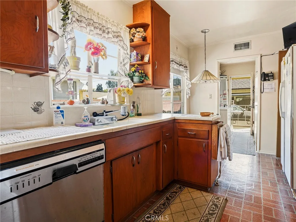 236 W Providencia Avenue, Burbank, California 91502 home-pic-3
