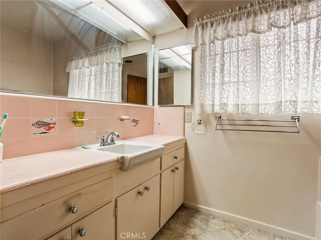 236 W Providencia Avenue, Burbank, California 91502 home-pic-24