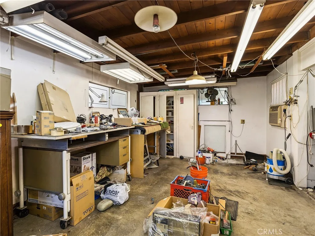 236 W Providencia Avenue, Burbank, California 91502 home-pic-32