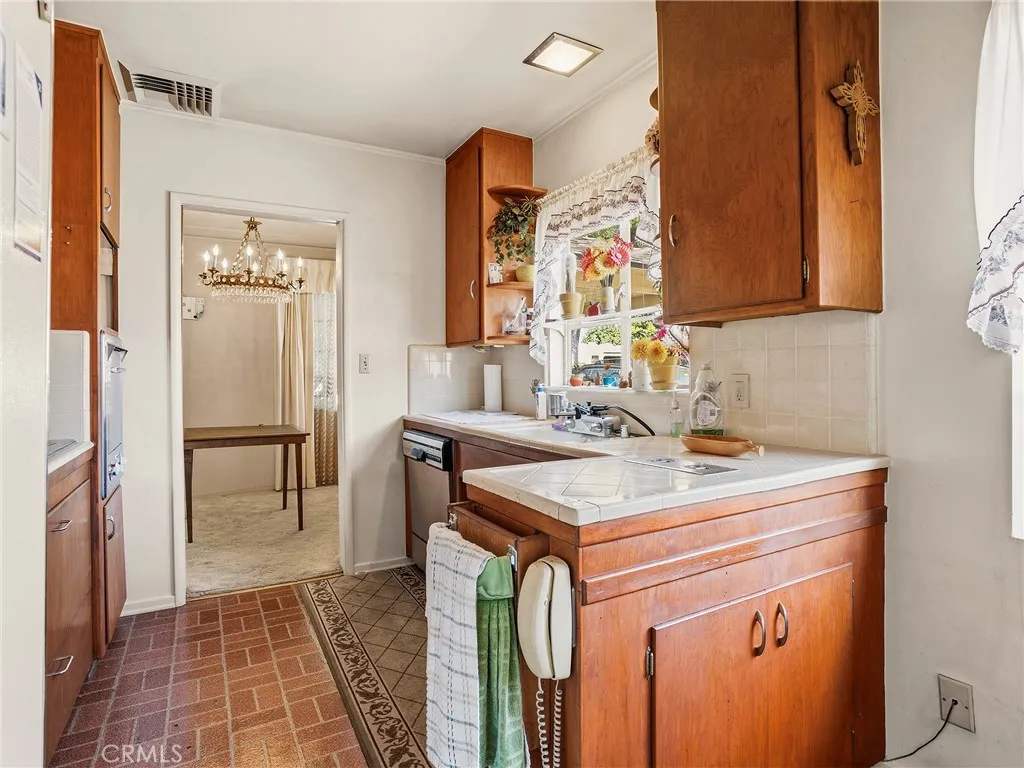 236 W Providencia Avenue, Burbank, California 91502 home-pic-5