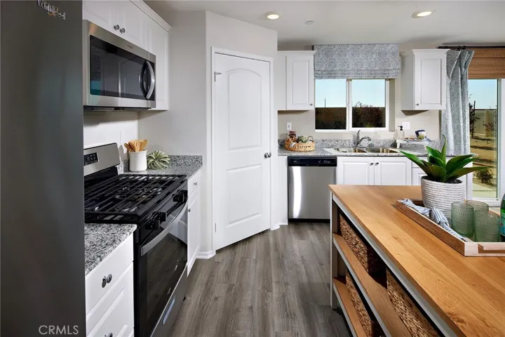 MODEL HOME