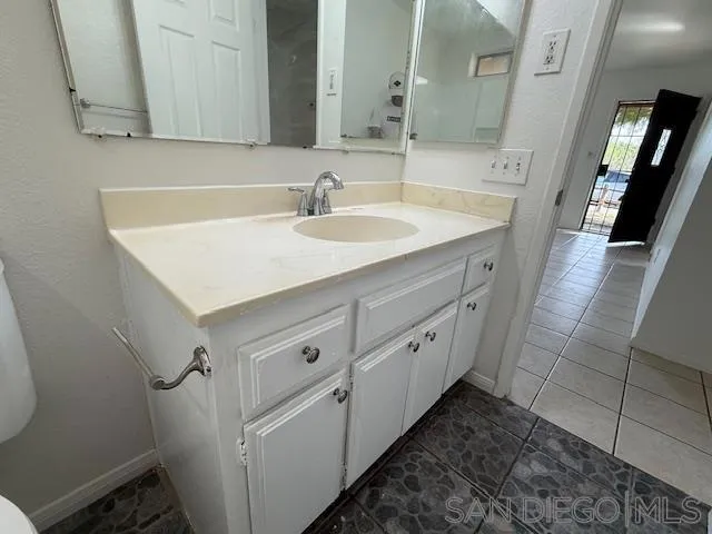 23930 Elsinore Lane, Menifee, California 92587 home-pic-14