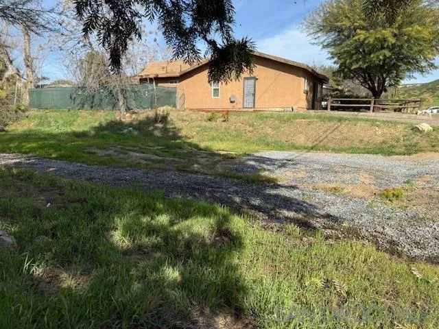 23930 Elsinore Lane, Menifee, California 92587 home-pic-3