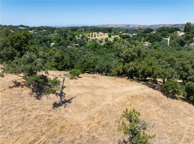 Perfect balance of natural beauty, privacy, and build-ready convenience.
