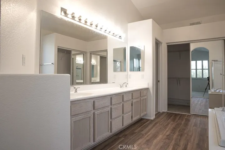 Main bedroom bathroom vanity