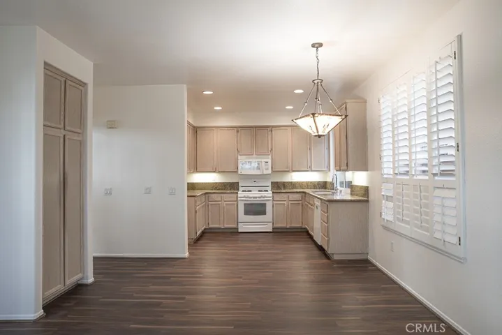 Dining kitchen area