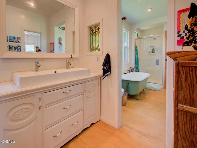Dual vanity