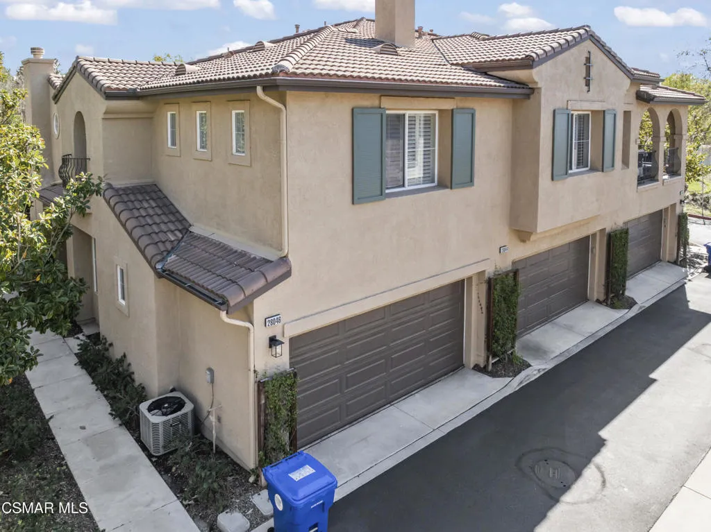 28046 Serra Lane, Valencia, California 91355 home-pic-3