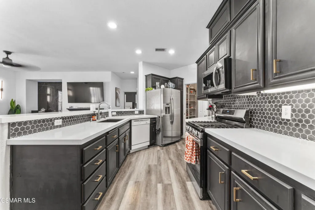 28046 Serra Lane, Valencia, California 91355 home-pic-8