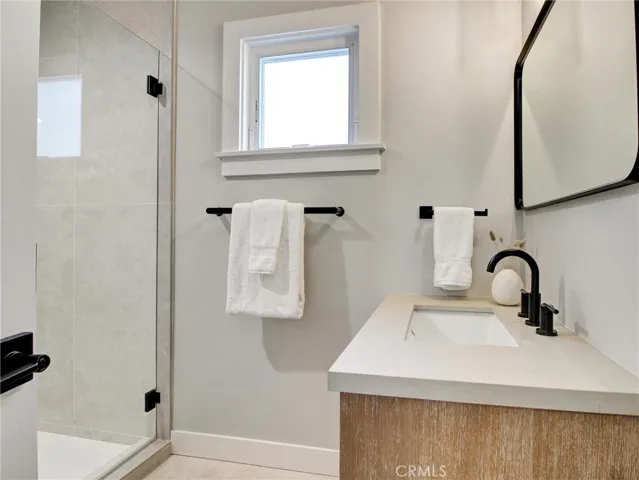 Bathroom off of the hallway and front bedroom