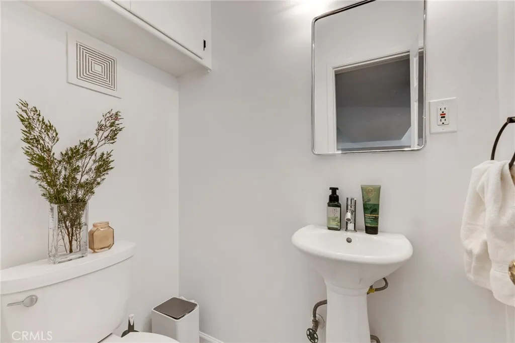 14238 Dickens Street 3, Sherman Oaks, California 91423 home-pic-6