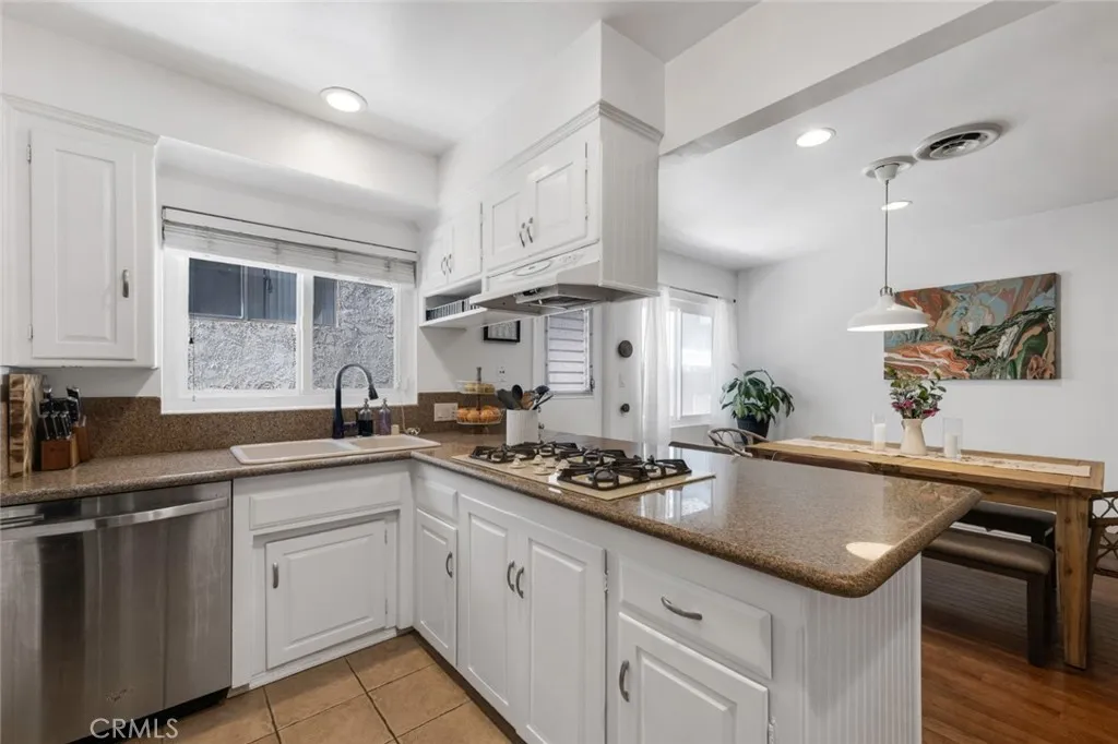 14238 Dickens Street 3, Sherman Oaks, California 91423 home-pic-12