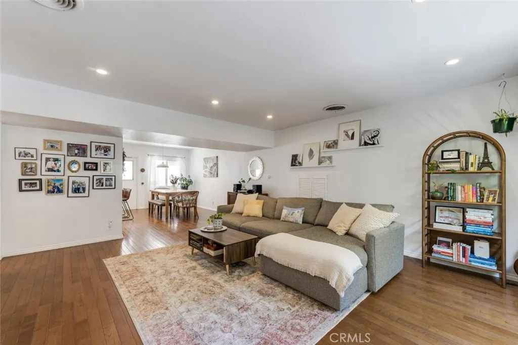 14238 Dickens Street 3, Sherman Oaks, California 91423 home-pic-5