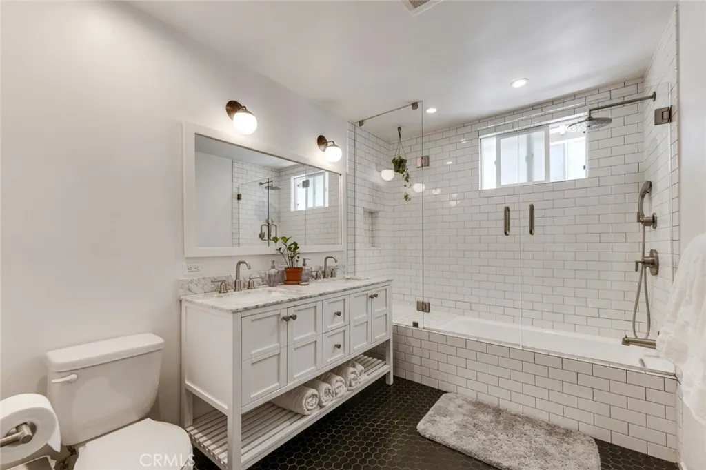 14238 Dickens Street 3, Sherman Oaks, California 91423 home-pic-17