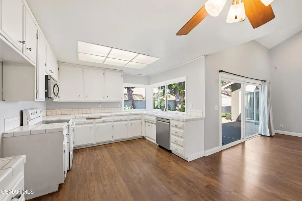 2249 St Clair Avenue, Simi Valley, California 93063 home-pic-22
