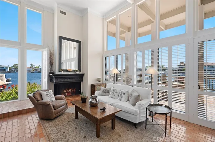 Stunning Living room with 2-story ceilings