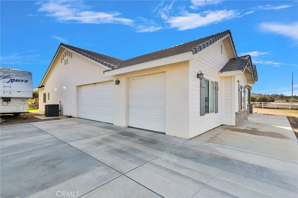9177 Taylor Way, Phelan, California 92371 home-pic-45