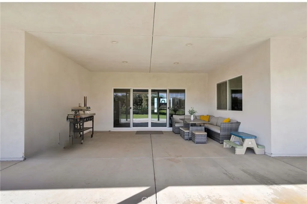 9177 Taylor Way, Phelan, California 92371 home-pic-31