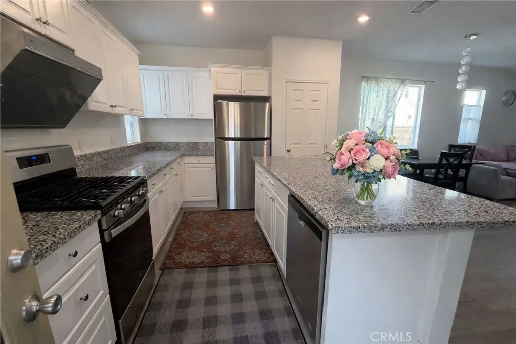 7155 Citrus Ave, Fontana, California 92336 home-pic-3