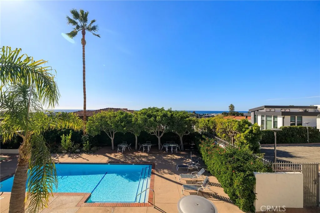 736 Gould Avenue 13, Hermosa Beach, California 90254 home-pic-14