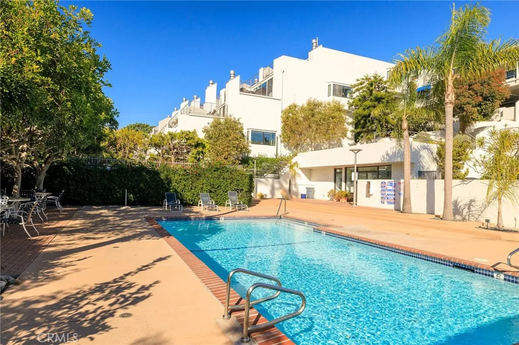 736 Gould Avenue 13, Hermosa Beach, California 90254 home-pic-15