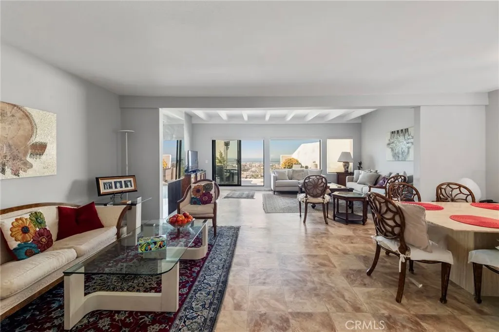 736 Gould Avenue 13, Hermosa Beach, California 90254 home-pic-7