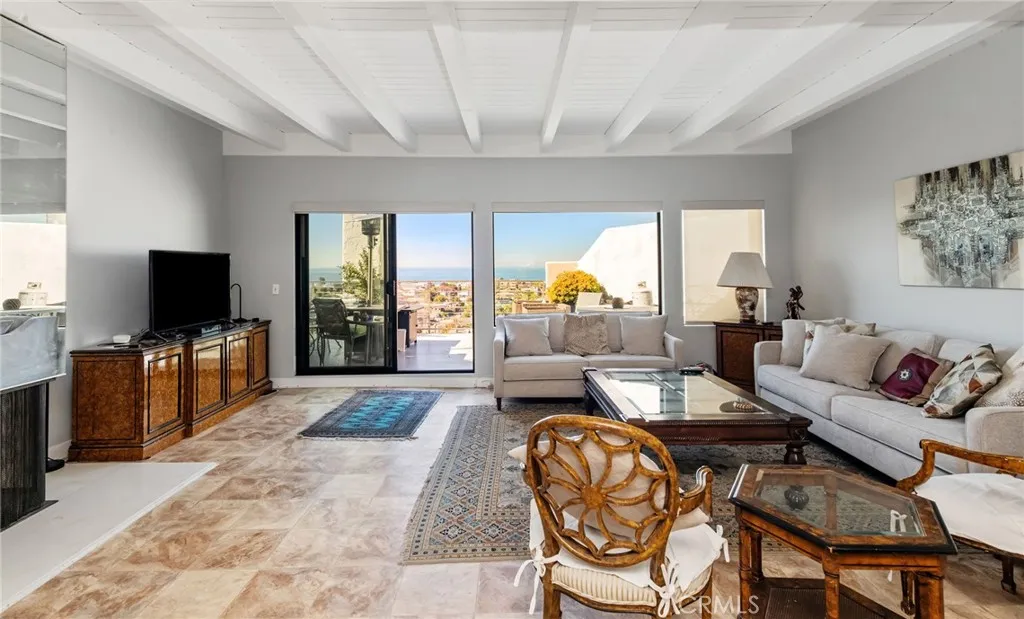 736 Gould Avenue 13, Hermosa Beach, California 90254 home-pic-8