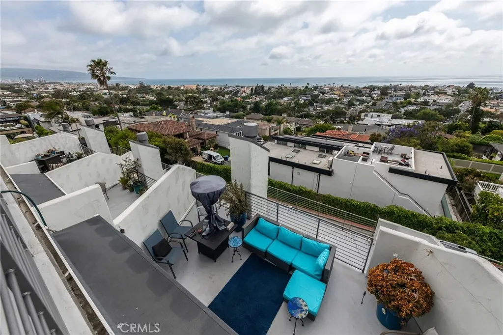 736 Gould Avenue 13, Hermosa Beach, California 90254 home-pic-12