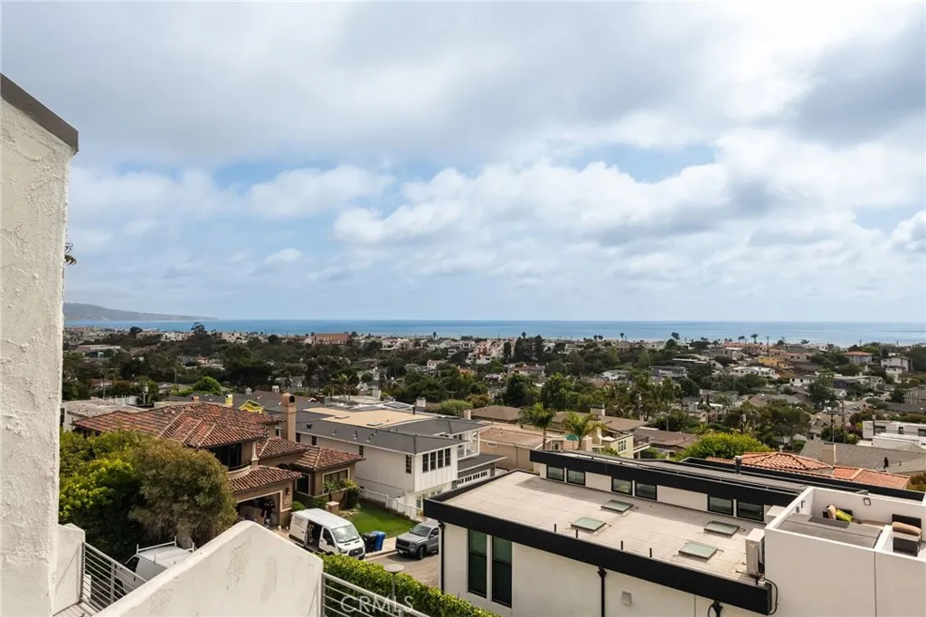 736 Gould Avenue 13, Hermosa Beach, California 90254 home-pic-3