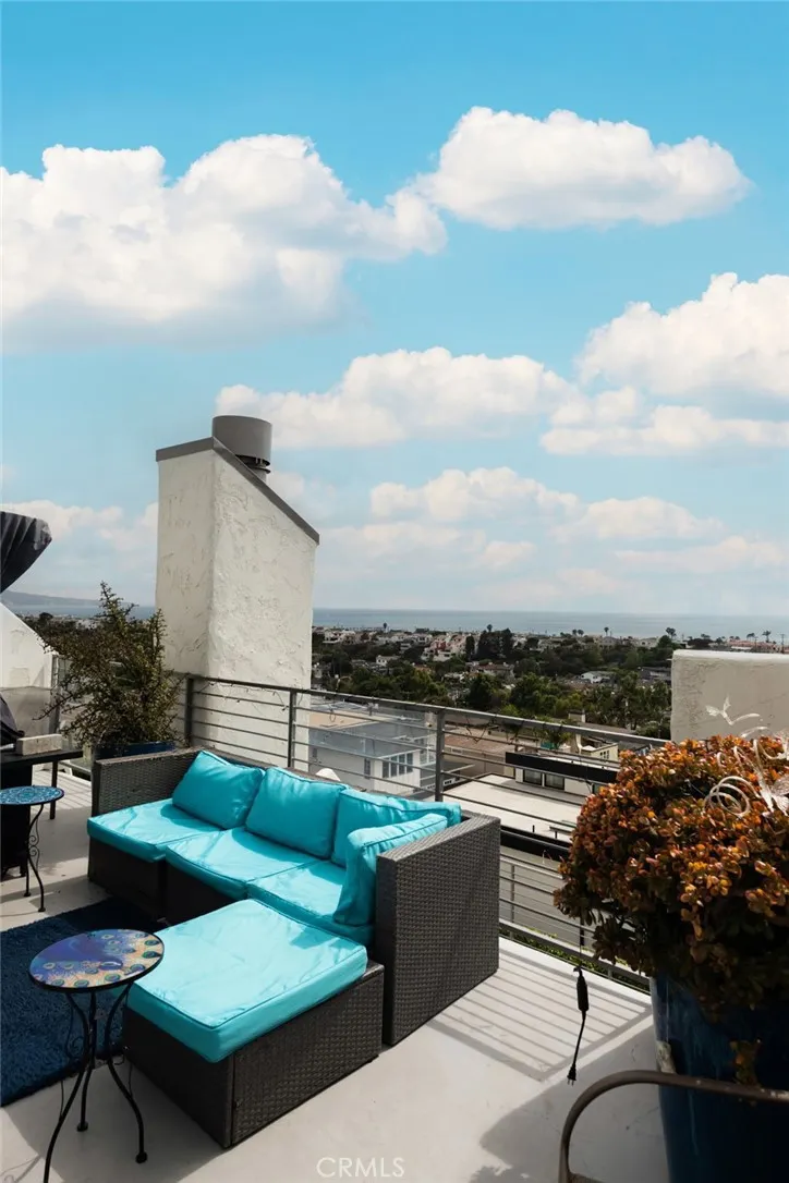 736 Gould Avenue 13, Hermosa Beach, California 90254 home-pic-11