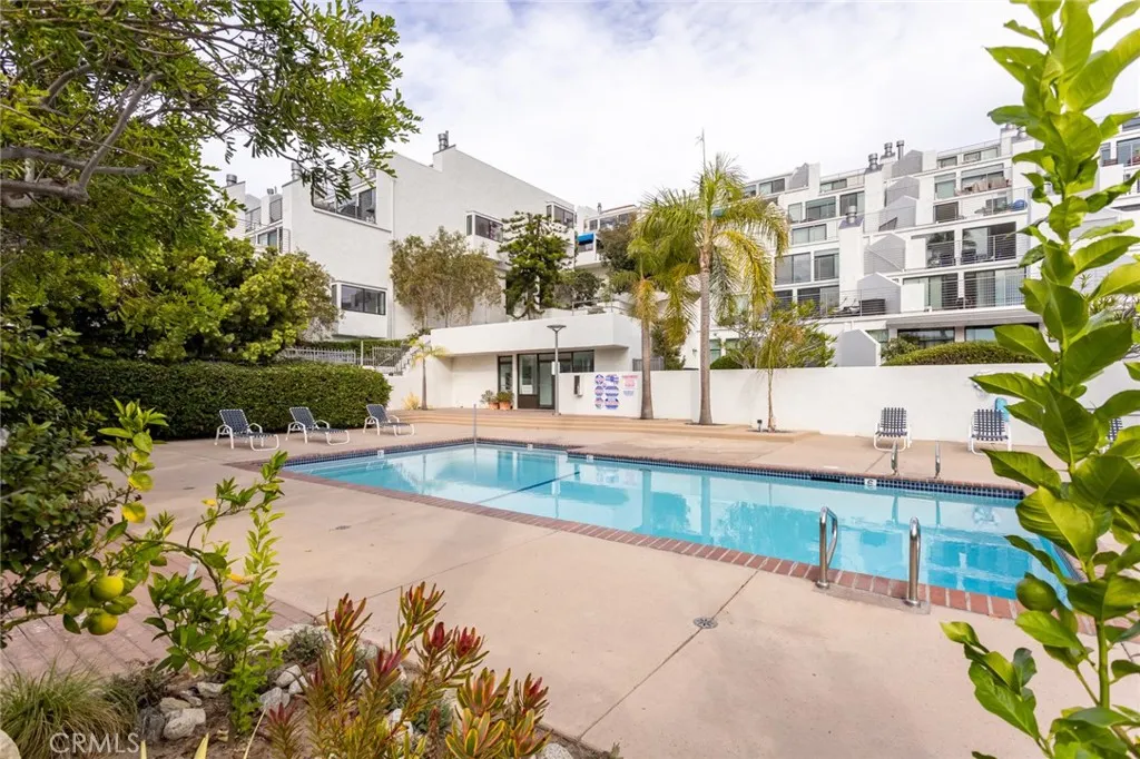 736 Gould Avenue 13, Hermosa Beach, California 90254 home-pic-13