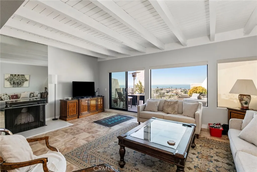 736 Gould Avenue 13, Hermosa Beach, California 90254 home-pic-1