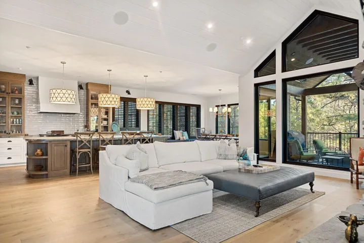 Family room 3