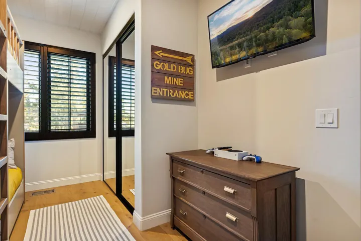 4th Bedroom yellow 5