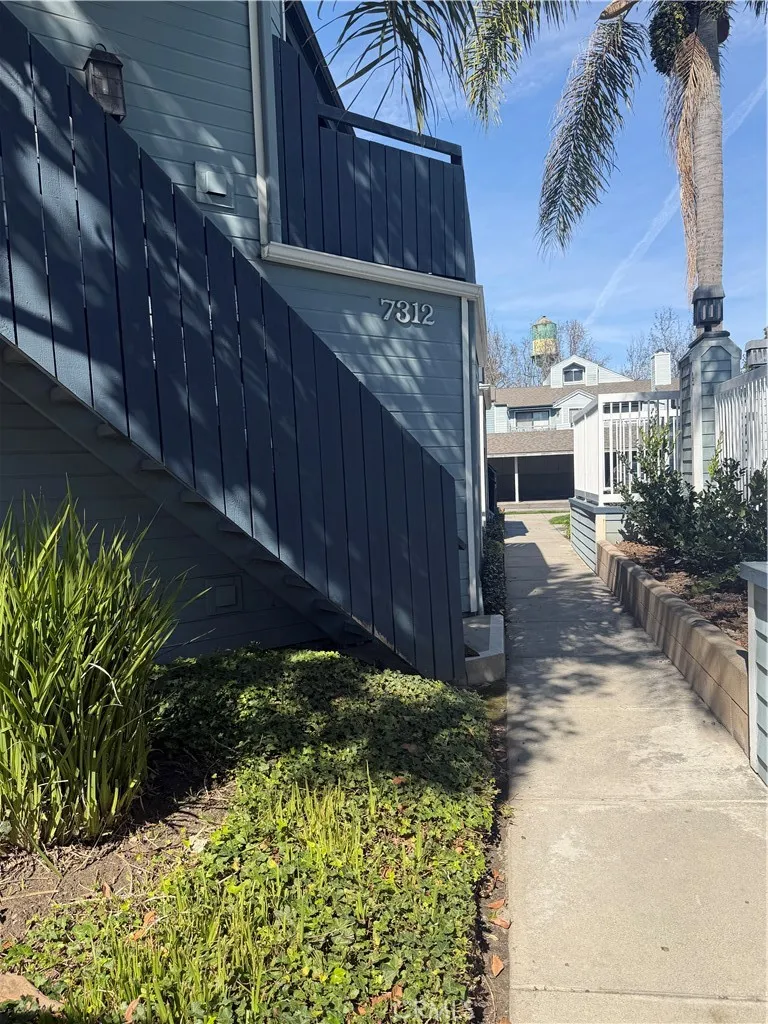 7312 Quill Dr 18, Downey, California 90242 home-pic-1