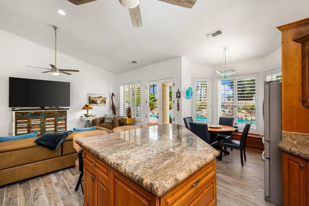374 Links Drive, Palm Desert, California 92211 home-pic-26