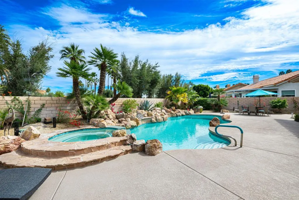 374 Links Drive, Palm Desert, California 92211 home-pic-35