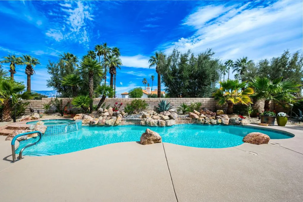 374 Links Drive, Palm Desert, California 92211 home-pic-34