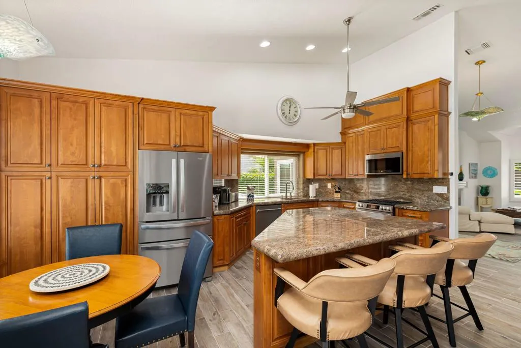 374 Links Drive, Palm Desert, California 92211 home-pic-24