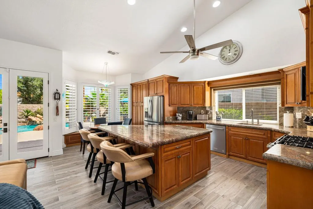 374 Links Drive, Palm Desert, California 92211 home-pic-25