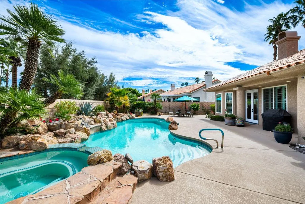 374 Links Drive, Palm Desert, California 92211 home-pic-1