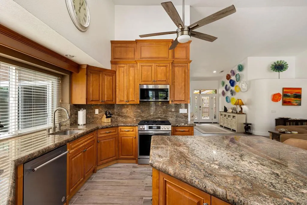 374 Links Drive, Palm Desert, California 92211 home-pic-27