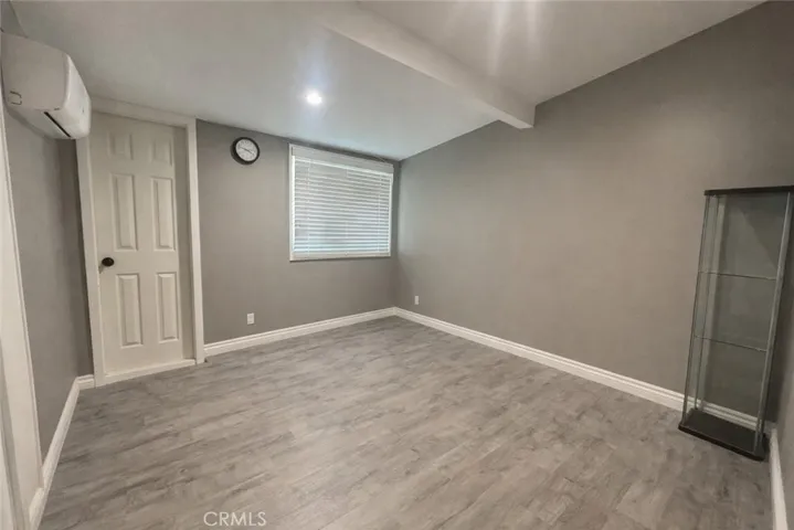 bedroom w/garage entrance